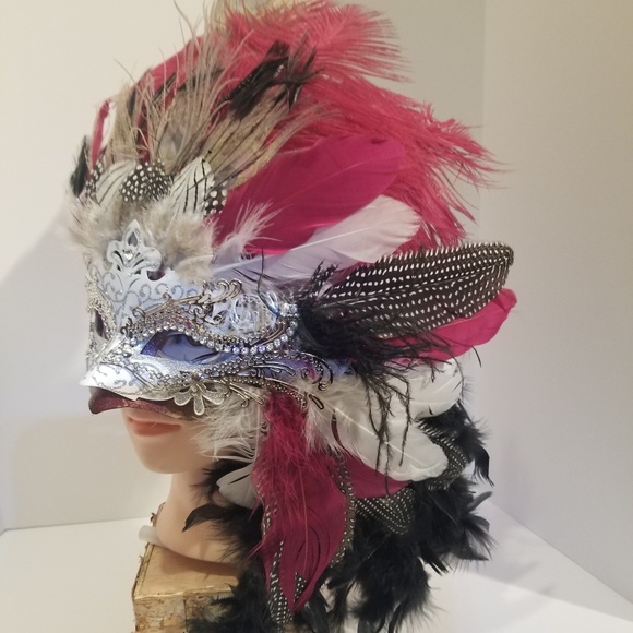 907 Mardi Gras mask - Picture 3 of 4